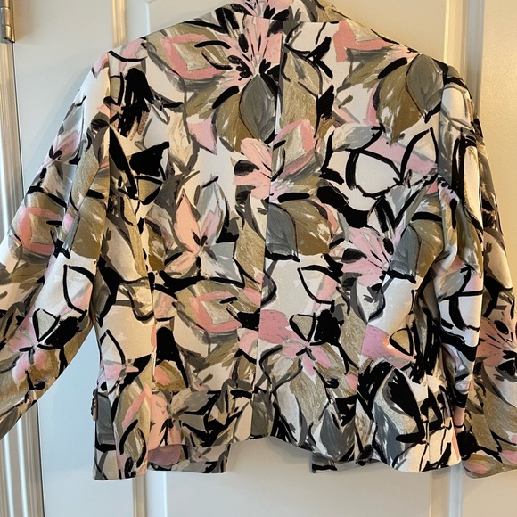 Floral blazer with faux rhinestone pocket - Picture 5 of 5